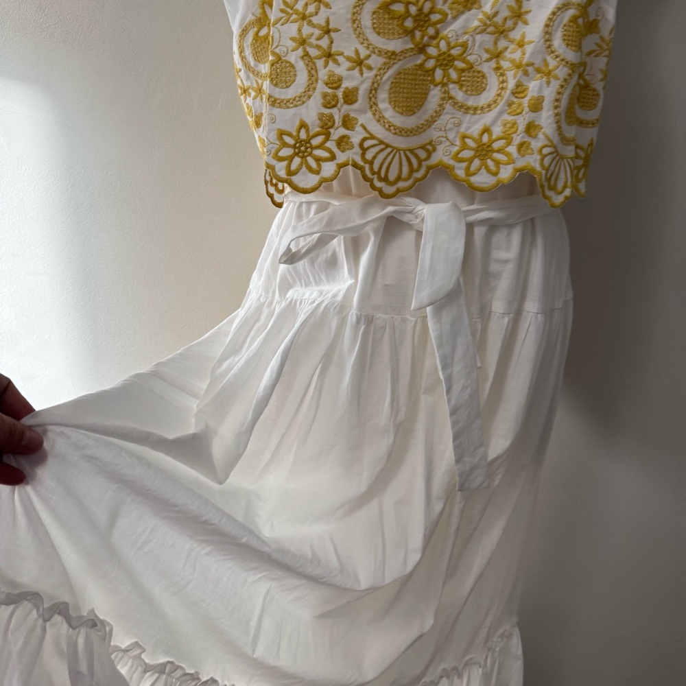 Laura Chic White and Gold Embroidered Maxi Dress size 16 - Picture 4 of 9